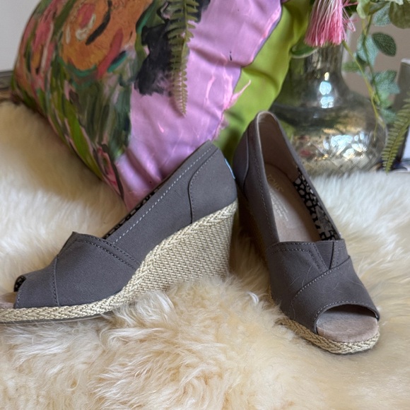 Toms Taupe Wedge Espadrilles - Picture 1 of 4